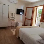 Benjamin Room
